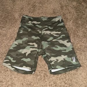 VS PINK ultimate camo biker shorts | S